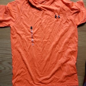 Under Armour T-shirt